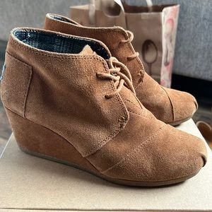 Toms Suede Wedges 7.5